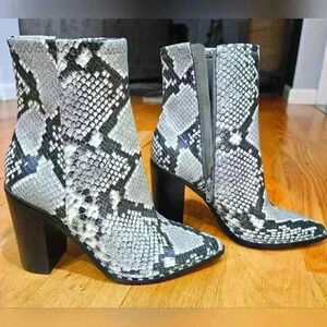 Aldo‎ Snakeskin Pattern Booties Womens Size 5 NWOT